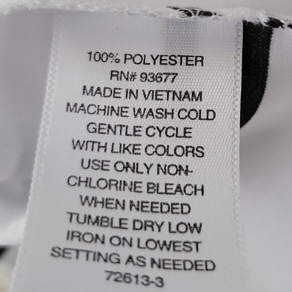 Black and white sleeveless shell size small. - Picture 4 of 4